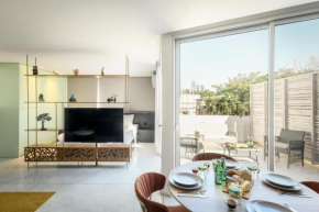 Modern Studio Apt with Balcony by Sea N Rent
